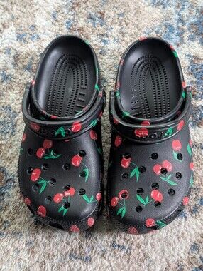 Crocs Classic Vacay Vibes Clog Cherry Roomy Fit Womens 9 Mens 7 Black Red